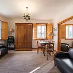 Дом отдыха Casa Amarela, 9-room House Barra