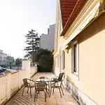 Casa Amarela, 9-room House Дом отдыха *