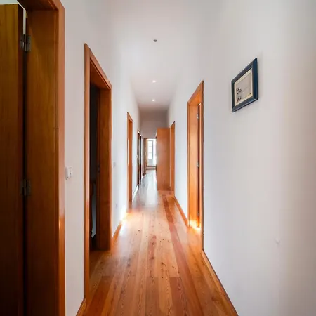 Casa Amarela, 9-room House *