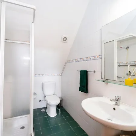 Casa Amarela, 9-room House