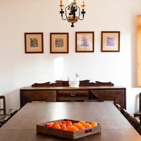 Casa Amarela, 9-room House