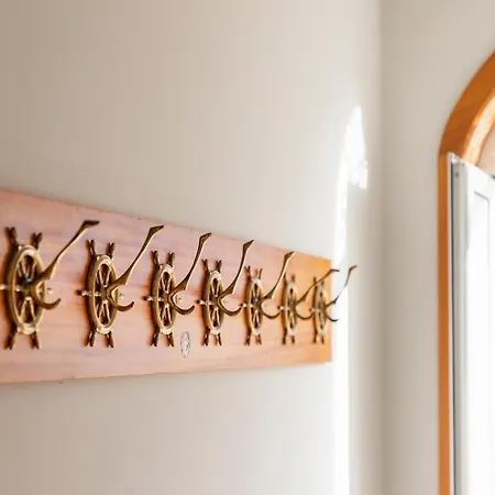 Casa Amarela, 9-room House