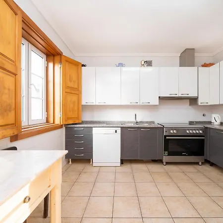 Casa Amarela, 9-room House *