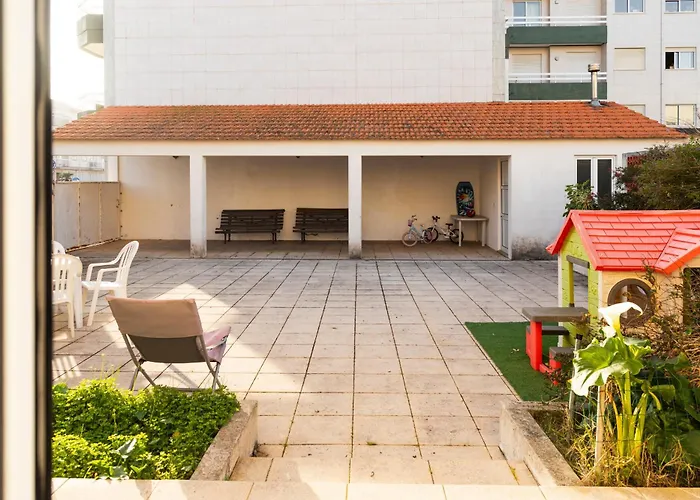 בית נופש Casa Amarela, 9-room House *