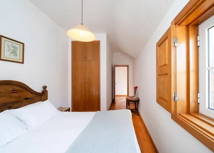 בית נופש Casa Amarela, 9-room House *